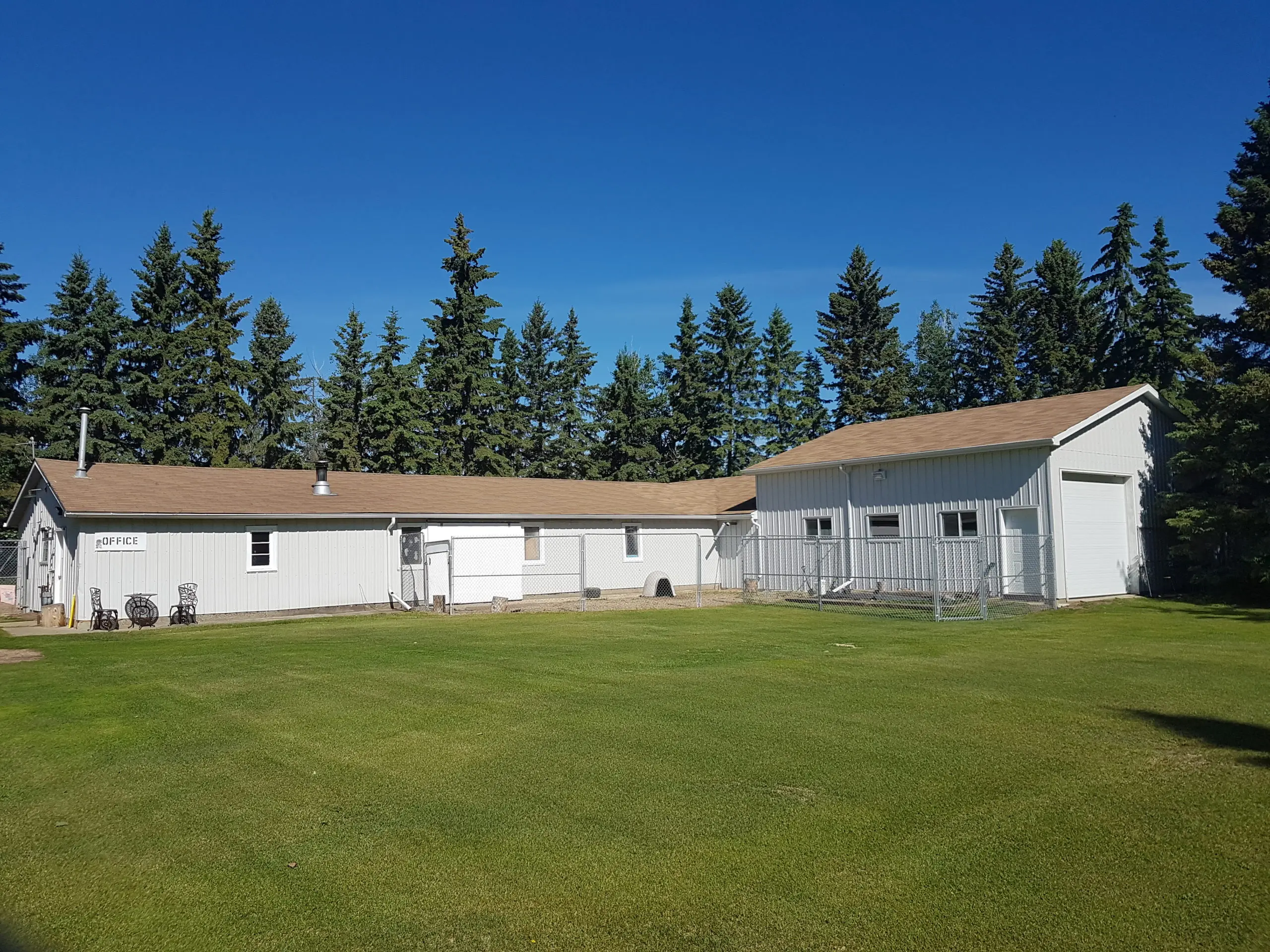 Sturgeon County Kennels — pet boarding and retail